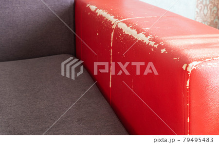 Torn and battered leather back of the sofa. Poor quality leather, leather cleansing and restoration 79495483