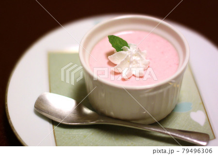 素朴な手作りババロア 79496306