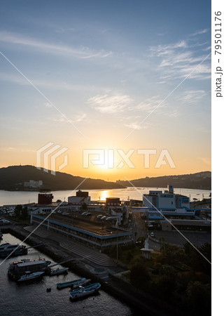 鳥羽湾の日の出 79501176