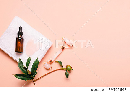 Cosmetic essential oil vials clean soft towel rose quartz roller facial massager Gua-sha stone for facial beauty massage Cosmetic essential oil vials clean soft towel rose quartz roller facial massager Gua-sha stone for facial beauty massage 79502643