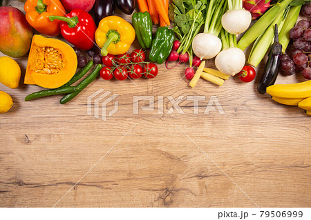 たくさんの鮮やかな野菜　ビーガンやダイエットのイメージ　コピースペース 79506999