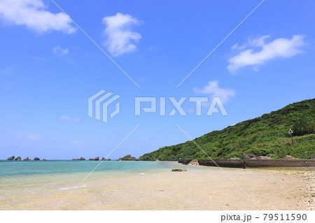 沖縄　宮古島市　大神島　海岸の風景 79511590