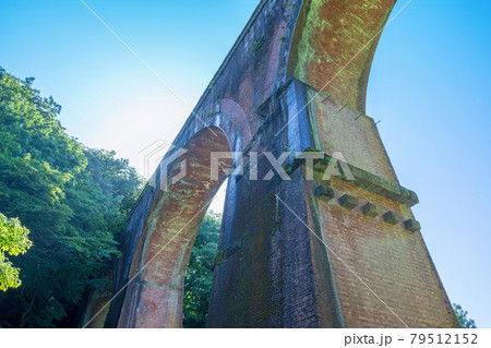 めがね橋 碓氷第三橋梁 初夏の風景  めがね橋 碓氷第三橋梁 初夏の風景  79512152
