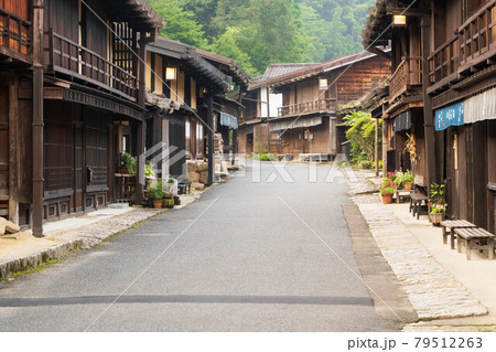 妻籠宿　古い街並み 79512263