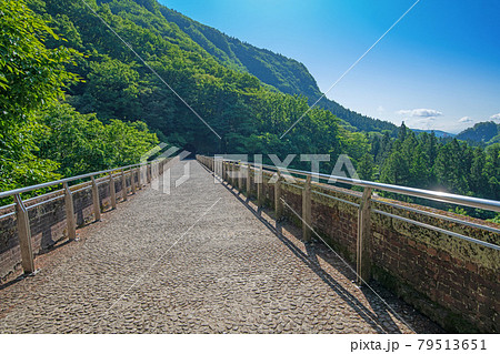 めがね橋 碓氷第三橋梁 橋梁上遊歩道から初夏の風景 めがね橋 碓氷第三橋梁 橋梁上遊歩道から初夏の風景 79513651