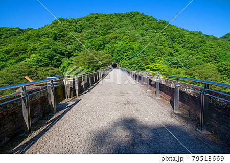 めがね橋 碓氷第三橋梁 橋梁上遊歩道から初夏の風景  めがね橋 碓氷第三橋梁 橋梁上遊歩道から初夏の風景  79513669