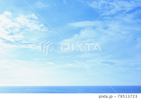 梅雨の晴れ間 早朝の海岸 茨城県日立市 久慈浜海岸 梅雨の晴れ間 早朝の海岸 茨城県日立市 久慈浜海岸 79513723