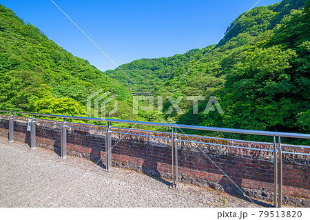 めがね橋遊歩道からの景色　碓氷第三橋梁　橋梁上遊歩道から初夏の風景　 79513820