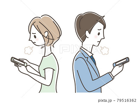 スマホを見てため息をつく男女 スマホを見てため息をつく男女 79516362