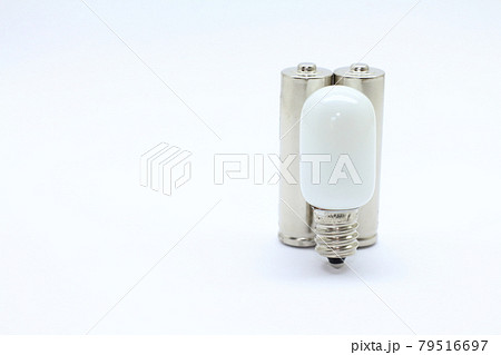 上から見た電球と電池の素材 上から見た電球と電池の素材 79516697
