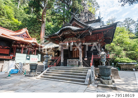 榛名神社：本殿と国祖社・額殿 79518619
