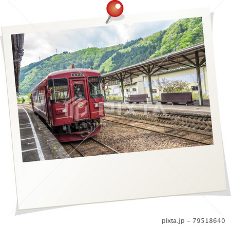 ポラロイド風写真 岐阜県 長良川鉄道 郡上八幡駅に停車中の観光列車ながら ポラロイド風写真 岐阜県 長良川鉄道 郡上八幡駅に停車中の観光列車ながら 79518640
