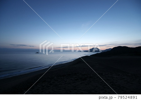 鳥取　四季の散歩　夏　鳥取砂丘 79524891