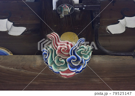 北野天満宮 三光門(中門)月の彫刻 北野天満宮 三光門(中門)月の彫刻 79525147