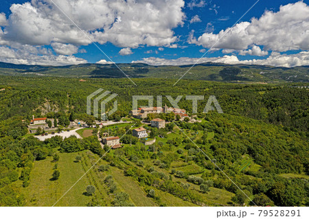 Panoramic aerial drone picture of Hum in Croatia, the smallest city in the world, during daytime Panoramic aerial drone picture of Hum in Croatia, the smallest city in the world, during daytime 79528291