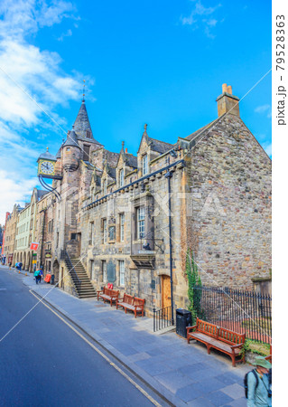 Typical street in Edinburgh's Old Town Typical street in Edinburgh's Old Town 79528363