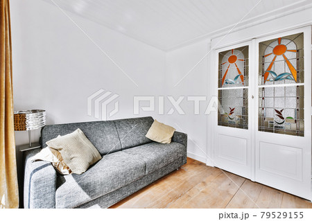 Bright living room in a modern luxury house 79529155