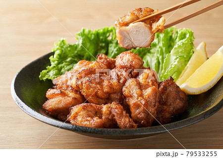 鶏の唐揚げ 鶏の唐揚げ 79533255