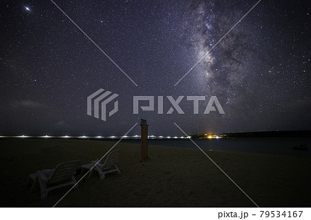 《沖縄県 宮古島》与那覇前浜ビーチと夏の天の川 《沖縄県 宮古島》与那覇前浜ビーチと夏の天の川 79534167
