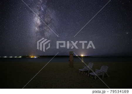 《沖縄県 宮古島》与那覇前浜ビーチから見る天の川 《沖縄県 宮古島》与那覇前浜ビーチから見る天の川 79534169