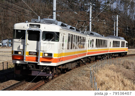 165系 「フジサン特急」 三つ峠～寿の写真素材 [79536407] - PIXTA