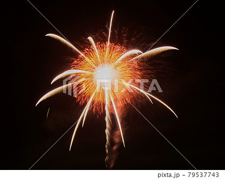爆発したような打ち上げ花火 爆発したような打ち上げ花火 79537743