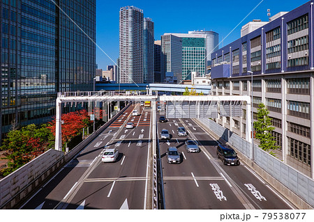 晴れ渡った都心の風景　首都高速道路（浜崎橋JCTから汐留JCT間） 79538077