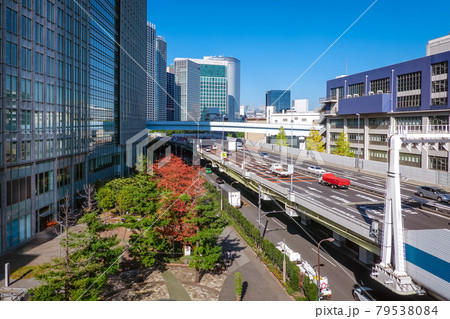 晴れ渡った都心の風景 首都高速道路(浜崎橋JCTから汐留JCT間) 晴れ渡った都心の風景 首都高速道路(浜崎橋JCTから汐留JCT間) 79538084