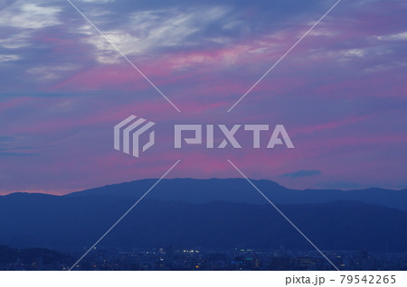 東山公園からの福井市中心部の夕方の眺め 79542265