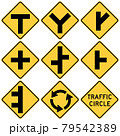 アメリカの交差点の警戒標識セット 79542389