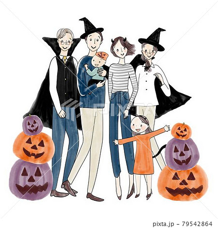 ハロウィン　仮装する三世帯家族 79542864
