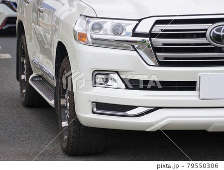 自動車イメージ トヨタランドクルーザー200系のフロントマスク 自動車イメージ トヨタランドクルーザー200系のフロントマスク 79550306