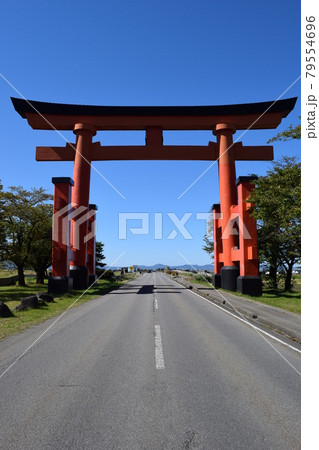 東北一の羽黒山大鳥居 79554696