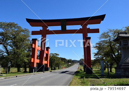 東北一の羽黒山大鳥居 79554697