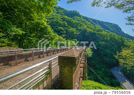 めがね橋 碓氷第三橋梁 橋梁上遊歩道から初夏の風景 めがね橋 碓氷第三橋梁 橋梁上遊歩道から初夏の風景 79556056
