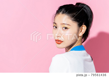 若い女性のビューティ 79561436