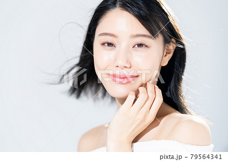 若い女性のビューティ 79564341