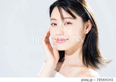 若い女性のビューティ 79564343