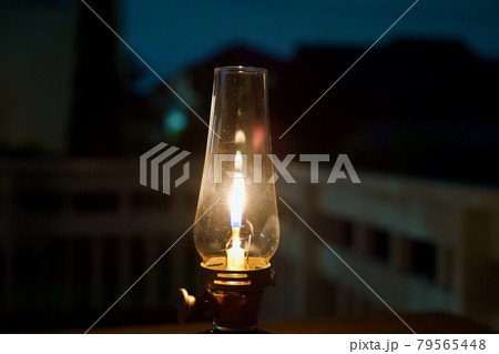 ガスランタンの炎のゆらぎ 79565448