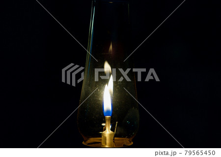 ガスランタンの炎のゆらぎ 79565450