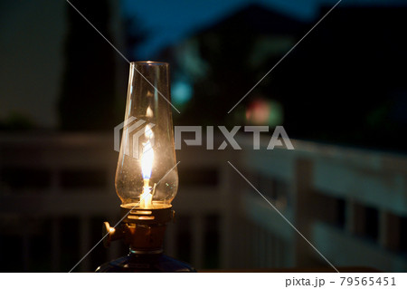 ガスランタンの炎のゆらぎ 79565451