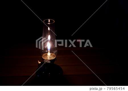ガスランタンの炎のゆらぎ 79565454