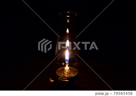 ガスランタンの炎のゆらぎ 79565456
