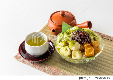 かき氷　Shaved ice that Asian fruit 79565635