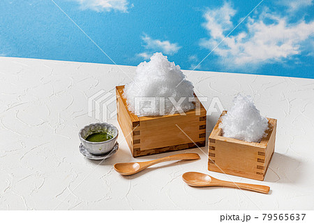 かき氷　Shaved ice that Asian fruit 79565637