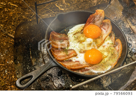 アウトドア料理 Pasta cooking outdoors アウトドア料理 Pasta cooking outdoors 79566093