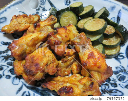 手羽元のタンドリー風ズッキーニを添えて 手羽元のタンドリー風ズッキーニを添えて 79567372
