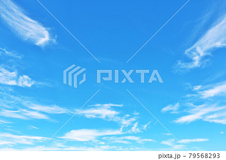 秋の青空と雲 秋の青空と雲 79568293