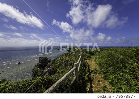 《沖縄県 宮古島》東平安名崎見晴台と平安名埼灯台の風景 《沖縄県 宮古島》東平安名崎見晴台と平安名埼灯台の風景 79573877