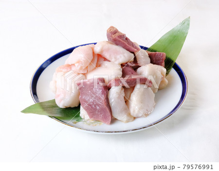 ホルモン 小腸 もつ ミックス ハツ 鍋 焼 牛 肉 生 博多 福岡 新鮮 料理 バーベキュー 酒 79576991